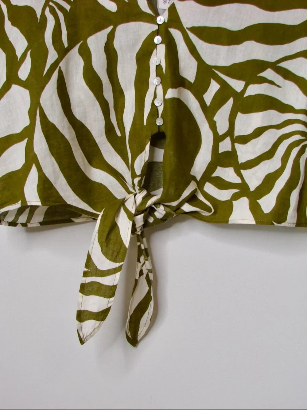 H&M Linen Blend Green White Tie Front Blouse Tropical Summer NEW NWT Large - Picture 8 of 13